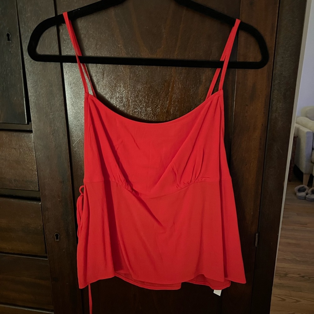 Lisa Says Gah red tank top